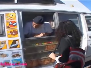 Gullibleteens.com icecream teherautó tini szerető puffadt fekete haj
