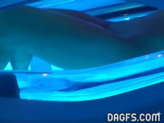 Dagfs: zlaté pička mov v tanning stroj