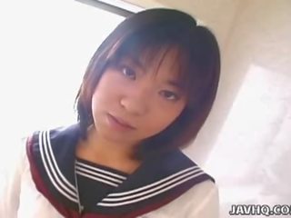 Japoneze vajzë rino sayaka sucks organ seksual i mashkullit në the banjo