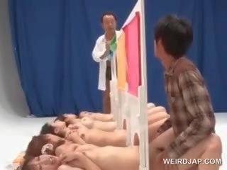 亚洲人 裸 女孩 得到 cunts 钉 在 一 成人 电影 竞赛