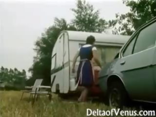 Retro täiskasvanud video 1970s - karvane brünett - camper coupling