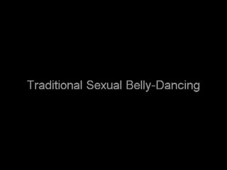 Žavingas indiškas ponia daro as traditional seksualinis pilvas šokiai